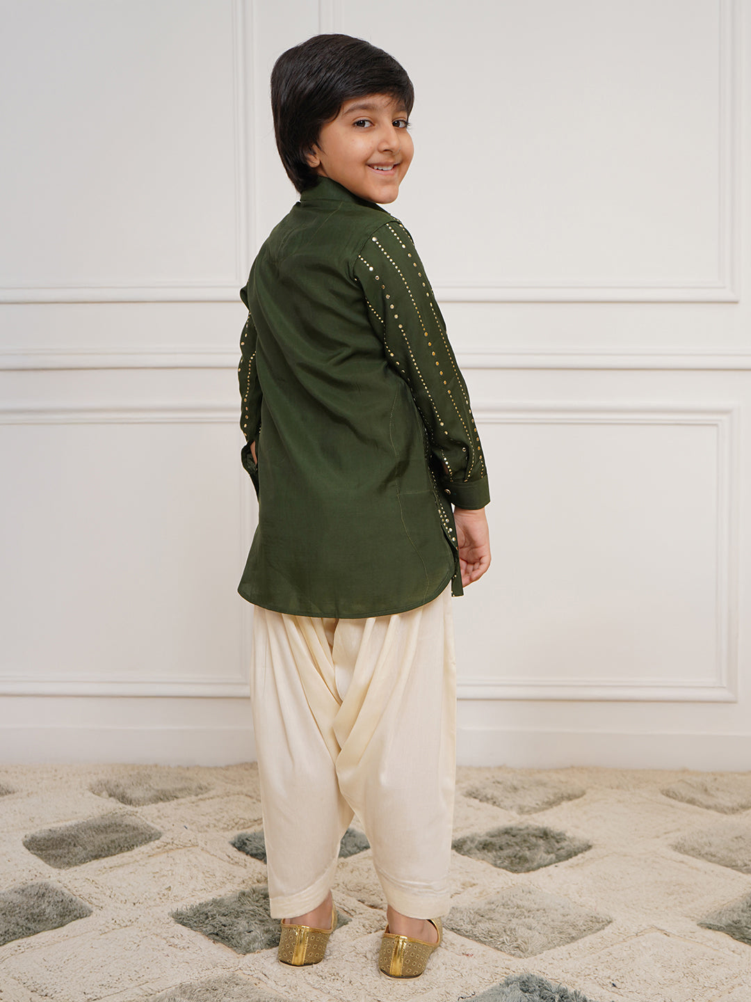 VASTRAMAY Boys' Bottle Green Kurta and Patiala Set - qivii