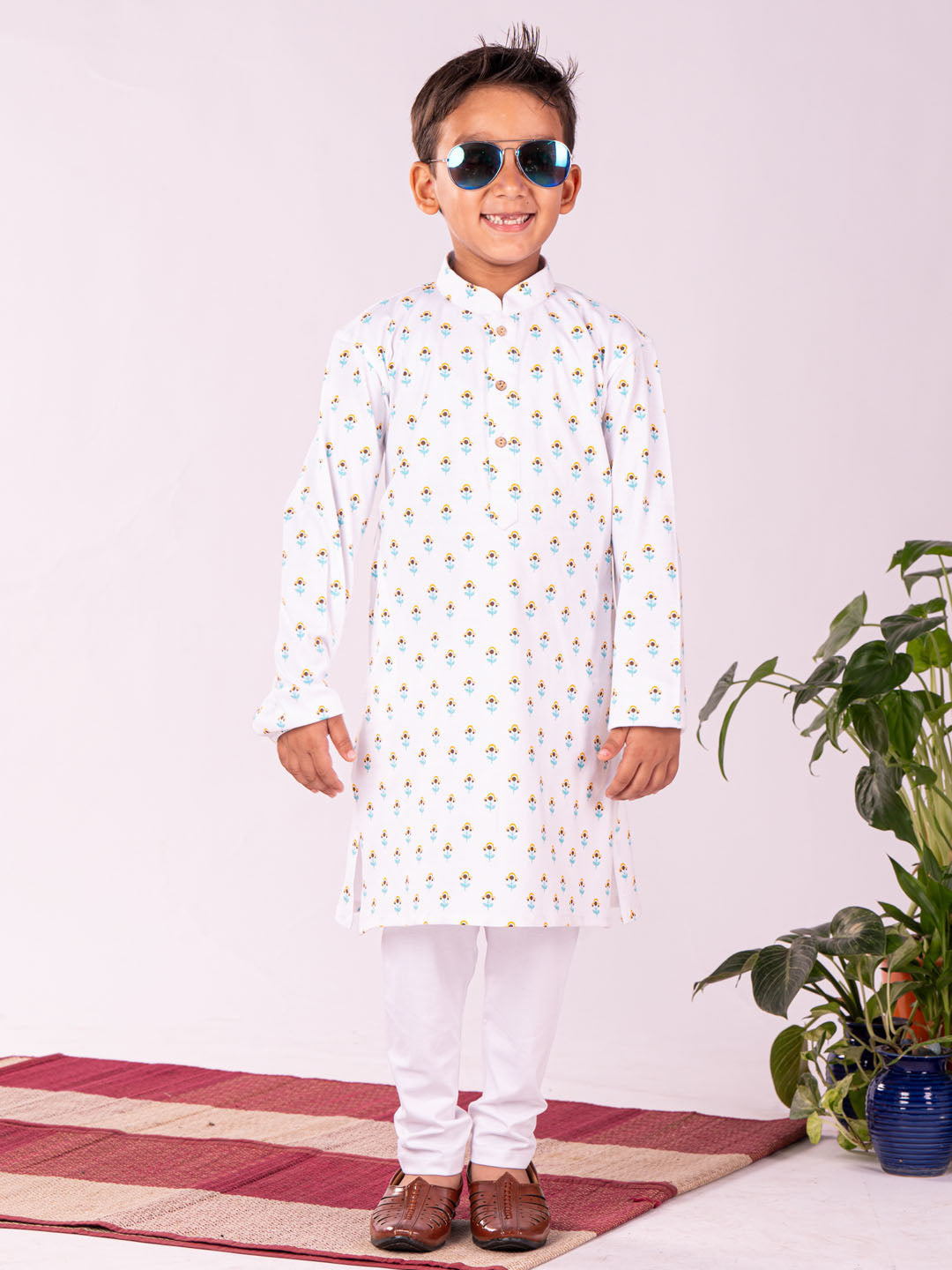 VASTRAMAY Boys' White Kurta Pyjama Set - qivii