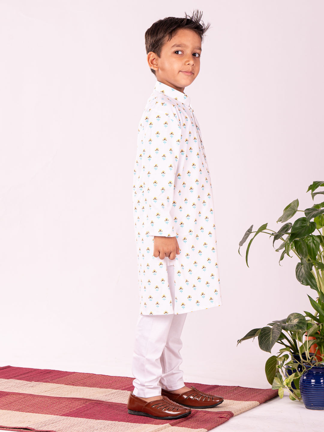 VASTRAMAY Boys' White Kurta Pyjama Set - qivii