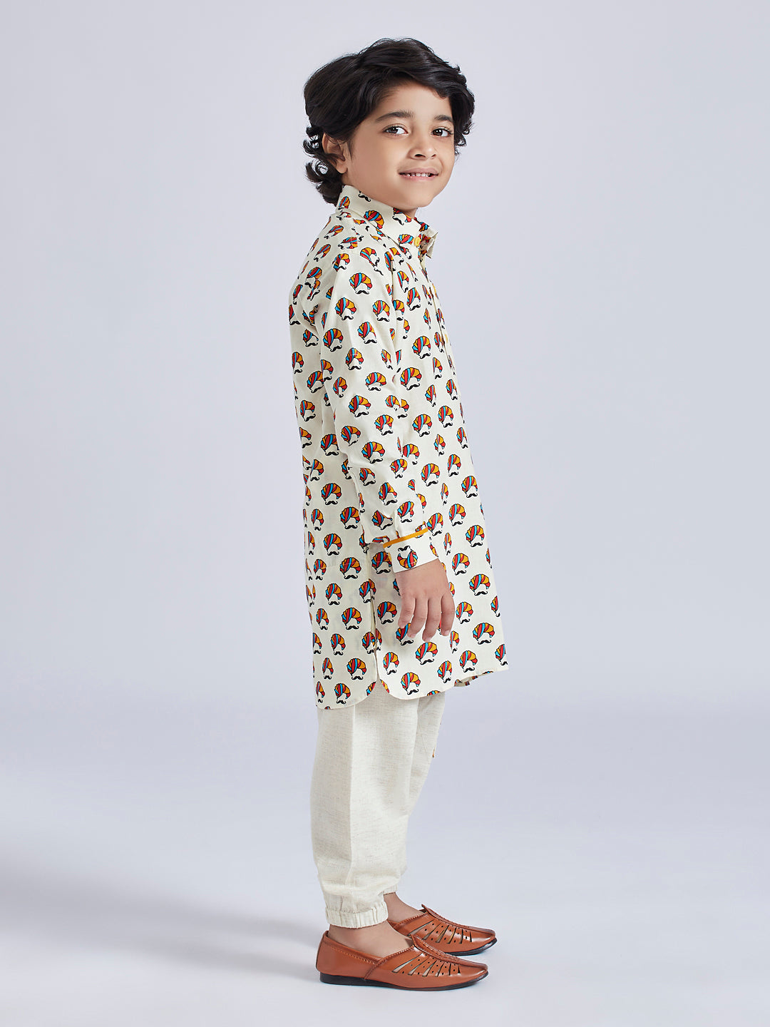 VASTRAMAY Boys' Cream Kurta And Pyjama Set - qivii