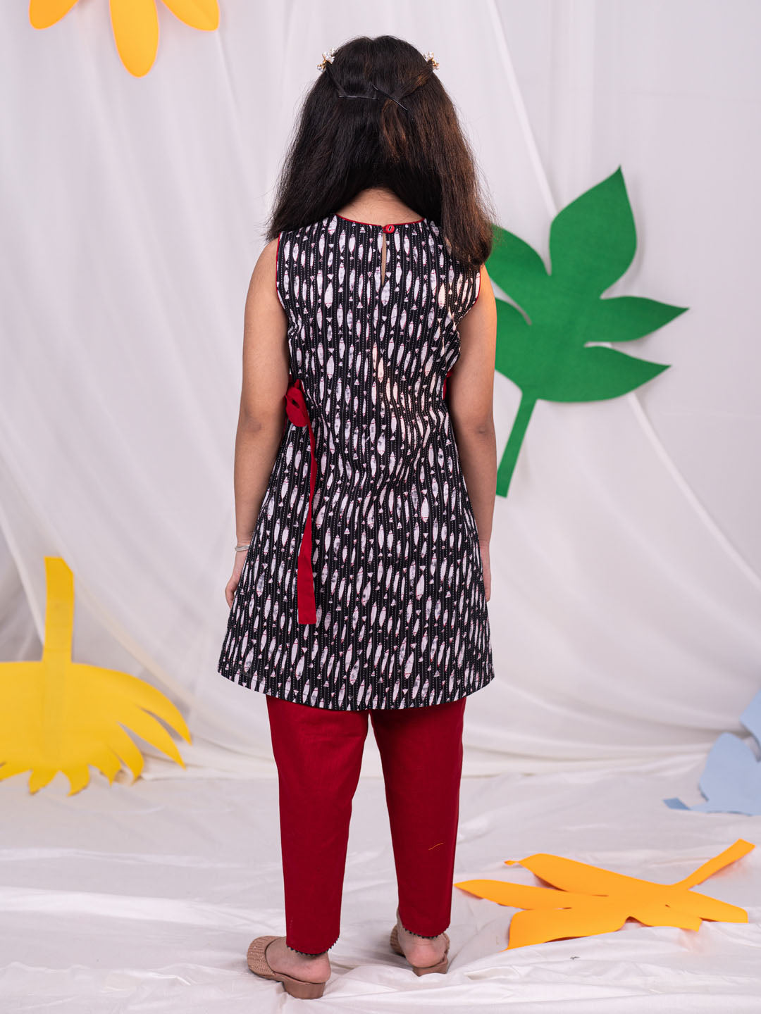 VASTRAMAY Girls Black And Maroon Dhoti Kurta Set - qivii