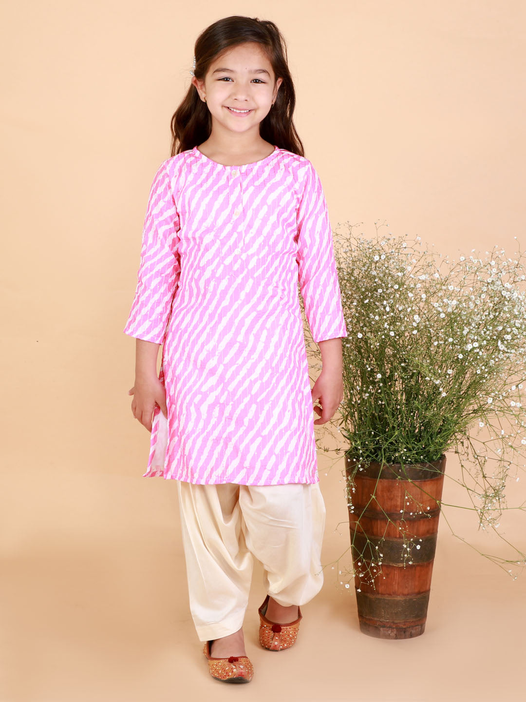 VASTRAMAY Girls' Pink Printed Kurta & Cream Patiala Set - qivii