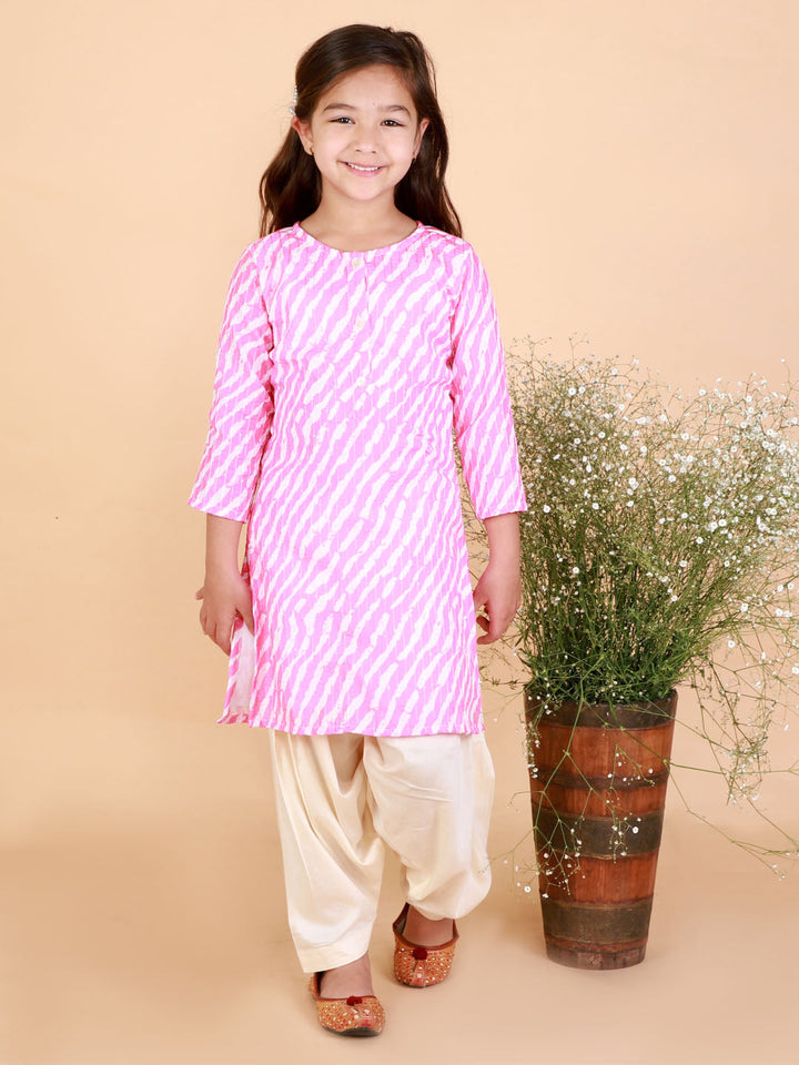 VASTRAMAY Girls' Pink Printed Kurta & Cream Patiala Set - qivii