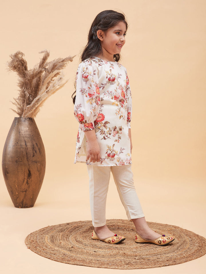 VASTRAMAY Girls Cream Floral Printed Kurta With Cream Pant Set - qivii