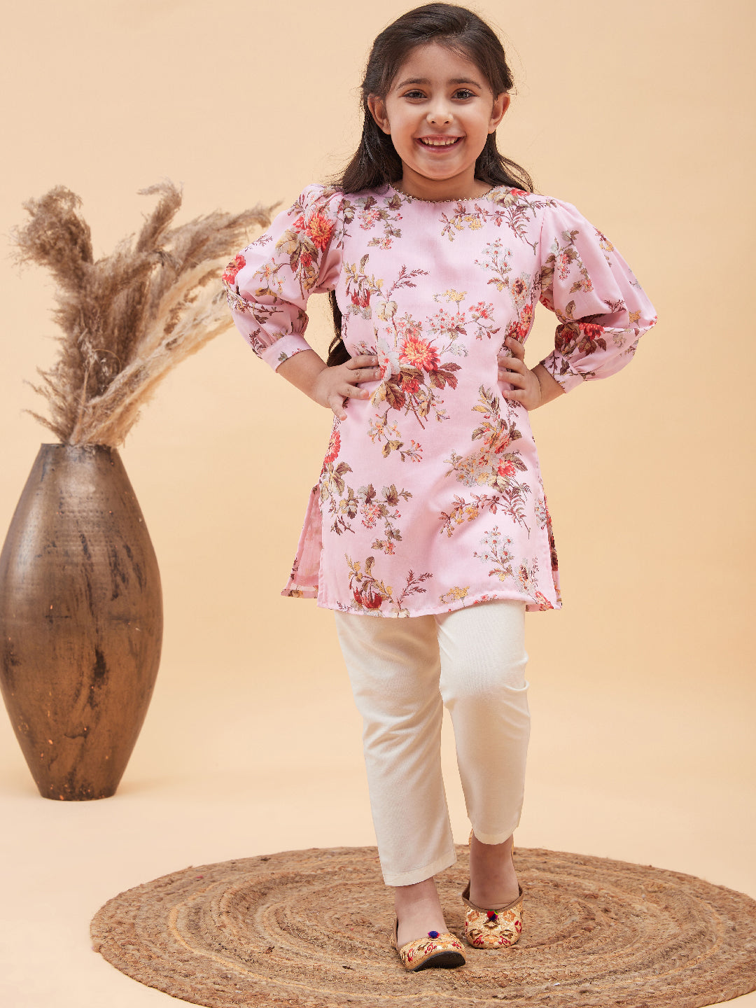 VASTRAMAY Girls Pink Floral Printed Kurta With Cream Pant Set - qivii