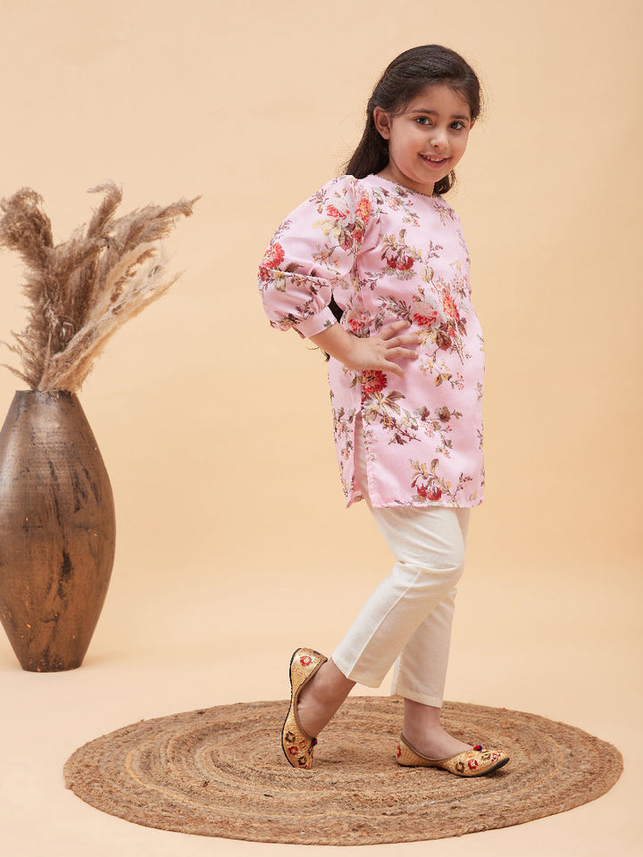 VASTRAMAY Girls Pink Floral Printed Kurta With Cream Pant Set - qivii