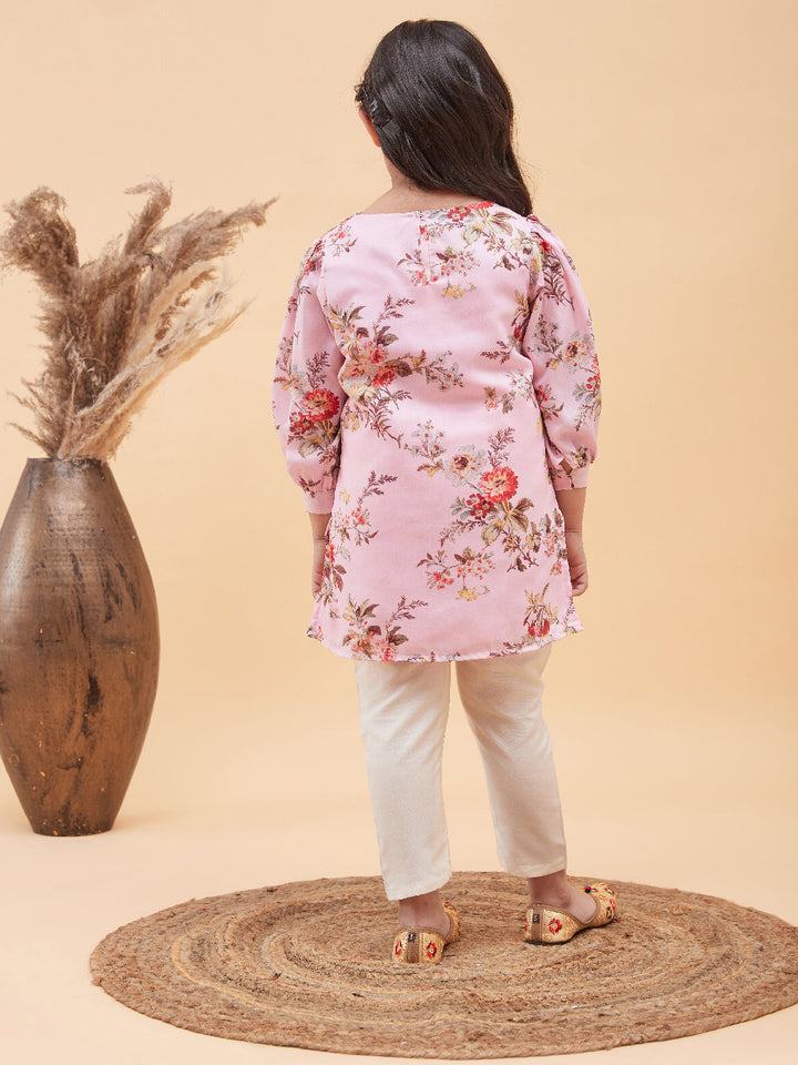 VASTRAMAY Girls Pink Floral Printed Kurta With Cream Pant Set - qivii
