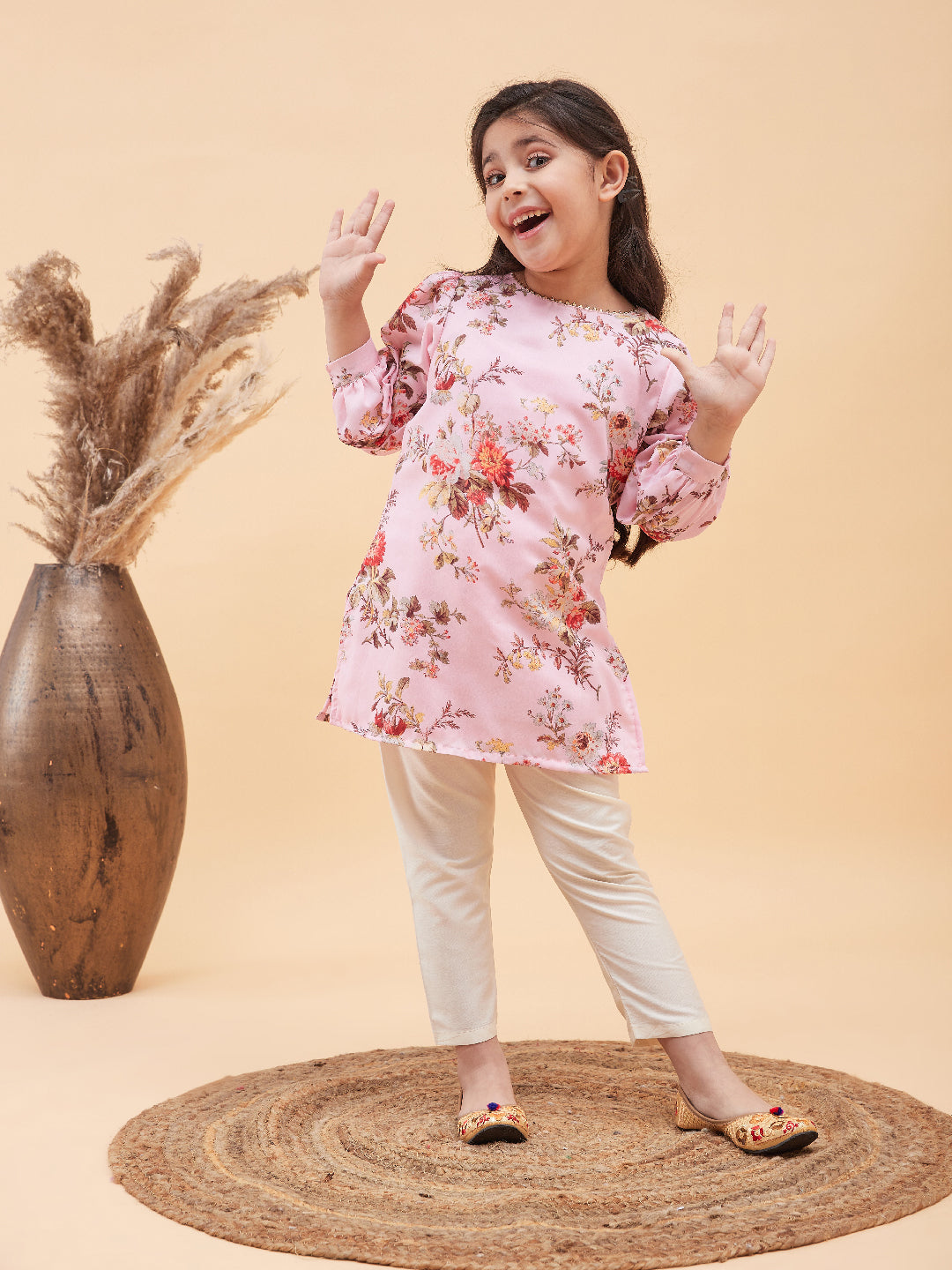 VASTRAMAY Girls Pink Floral Printed Kurta With Cream Pant Set - qivii