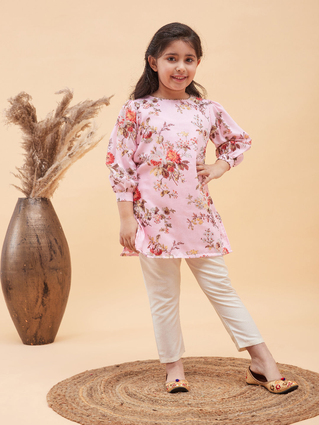 VASTRAMAY Girls Pink Floral Printed Kurta With Cream Pant Set - qivii