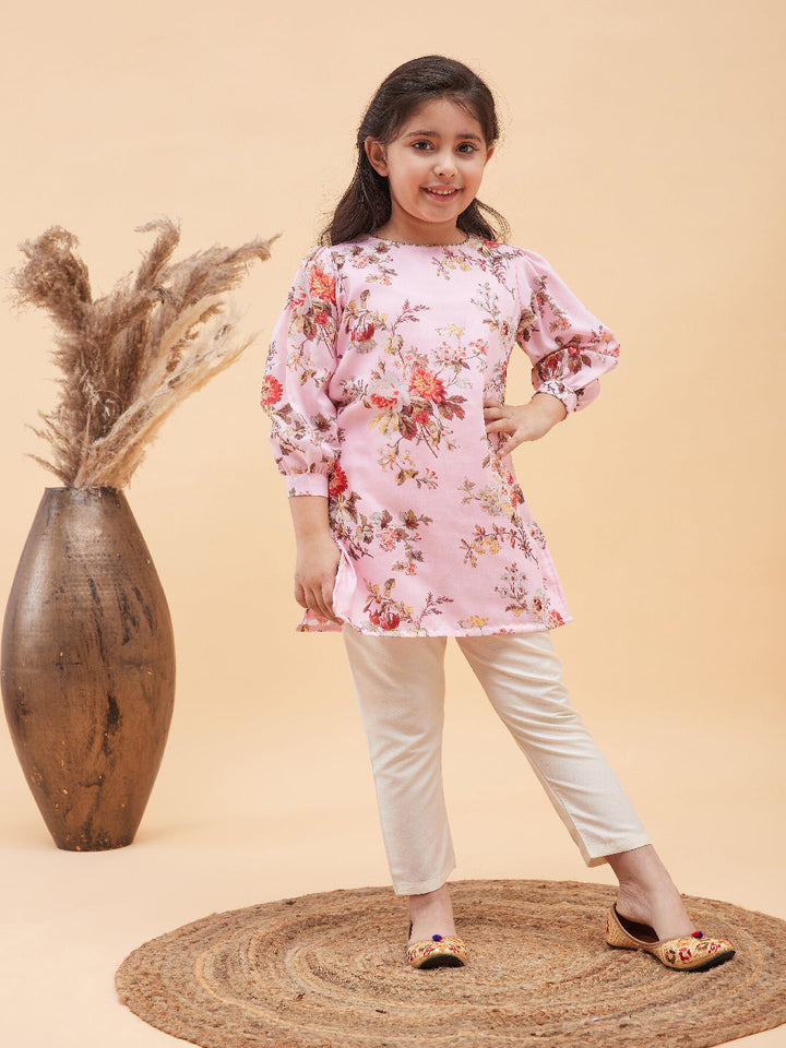 VASTRAMAY Girls Pink Floral Printed Kurta With Cream Pant Set - qivii