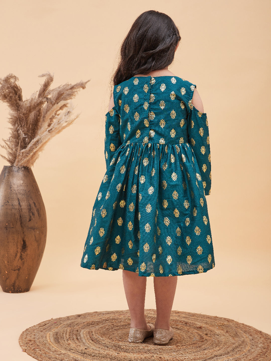 VASTRAMAY Girl's Green Foil Printed Cold Shoulder Kurti - qivii