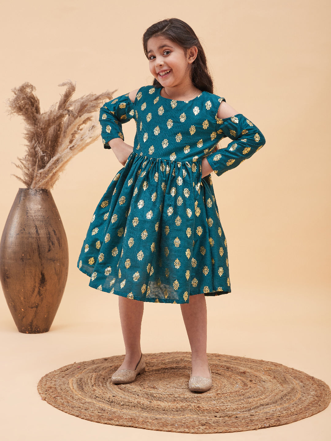 VASTRAMAY Girl's Green Foil Printed Cold Shoulder Kurti - qivii