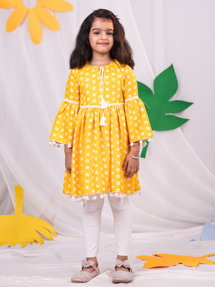 VASTRAMAY Girl's Yellow Printed Ruffle Kurta With Leggings Set - qivii
