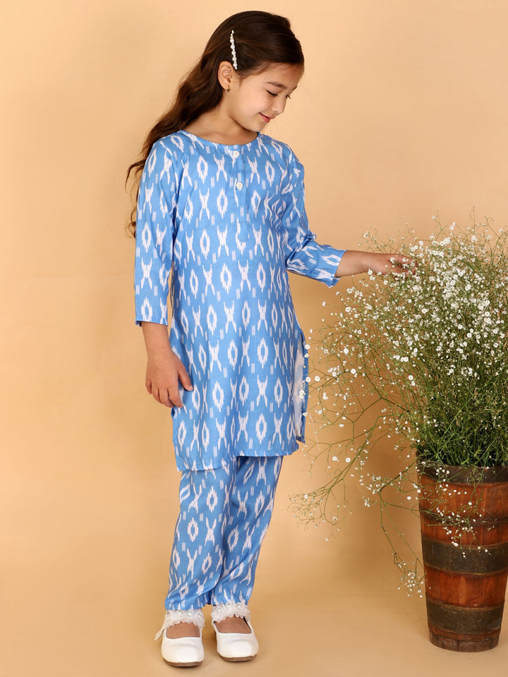 VASTRAMAY Girls' Aqua Blue Ikkat Print Kurta Pant Set - qivii