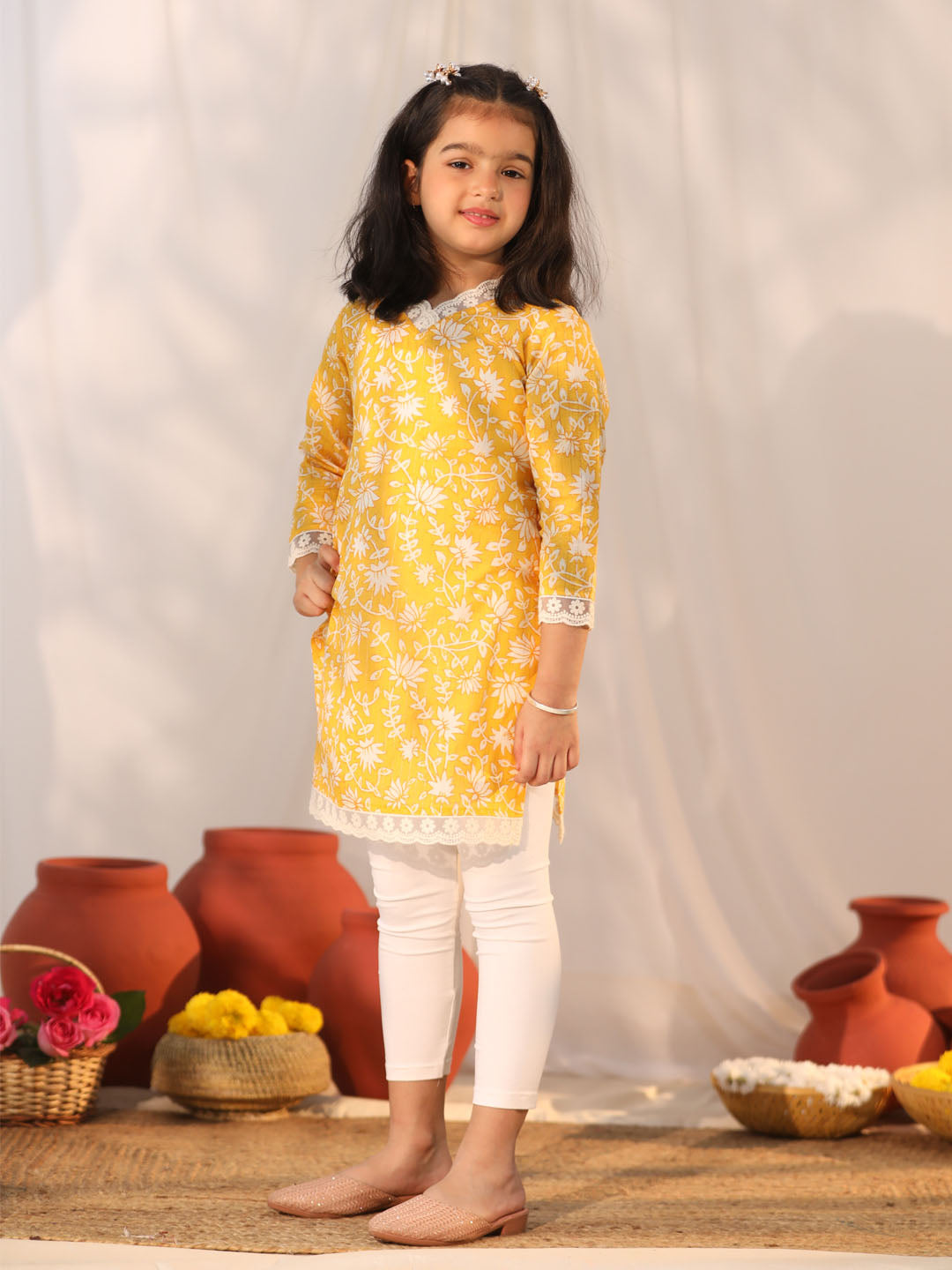 VASTRAMAY Girls' Yellow Kurta Leggings Set - qivii