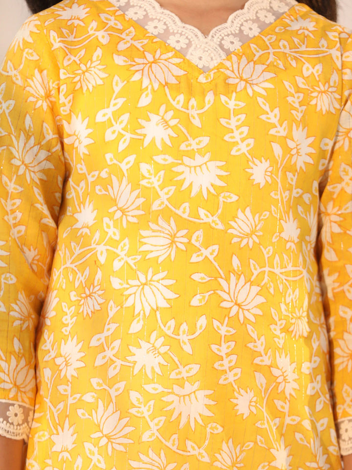 VASTRAMAY Girls' Yellow Kurta Leggings Set - qivii