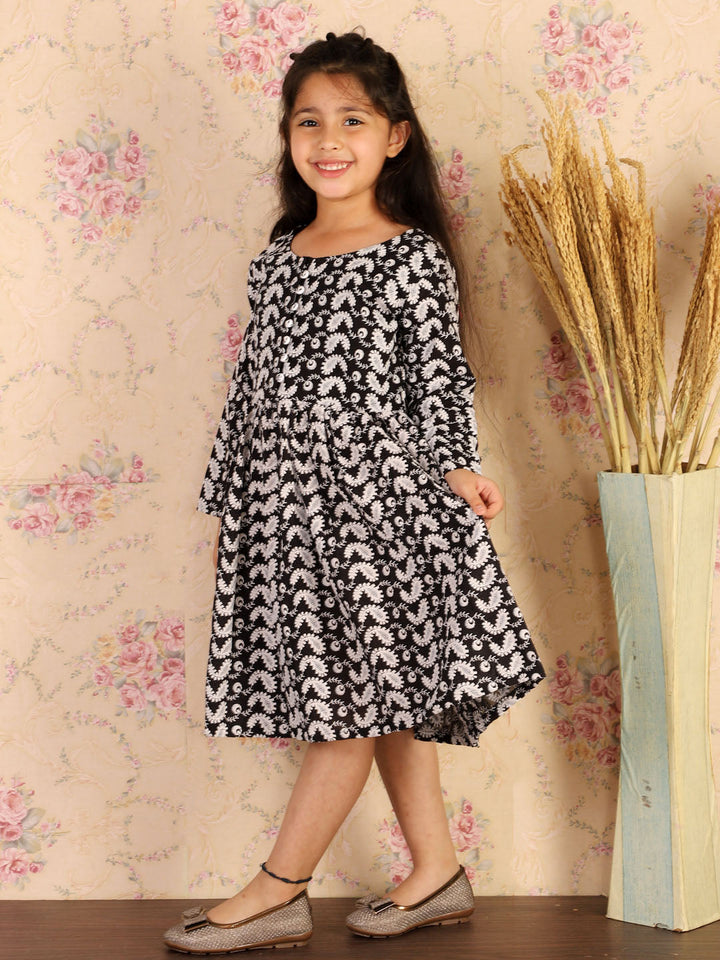 VASTRAMAY Girl's Black Pure Cotton Chikankari Kurta - qivii