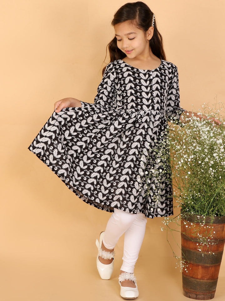 VASTRAMAY Girls Black Pure Cotton Chikankari Kurta With Leggings - qivii