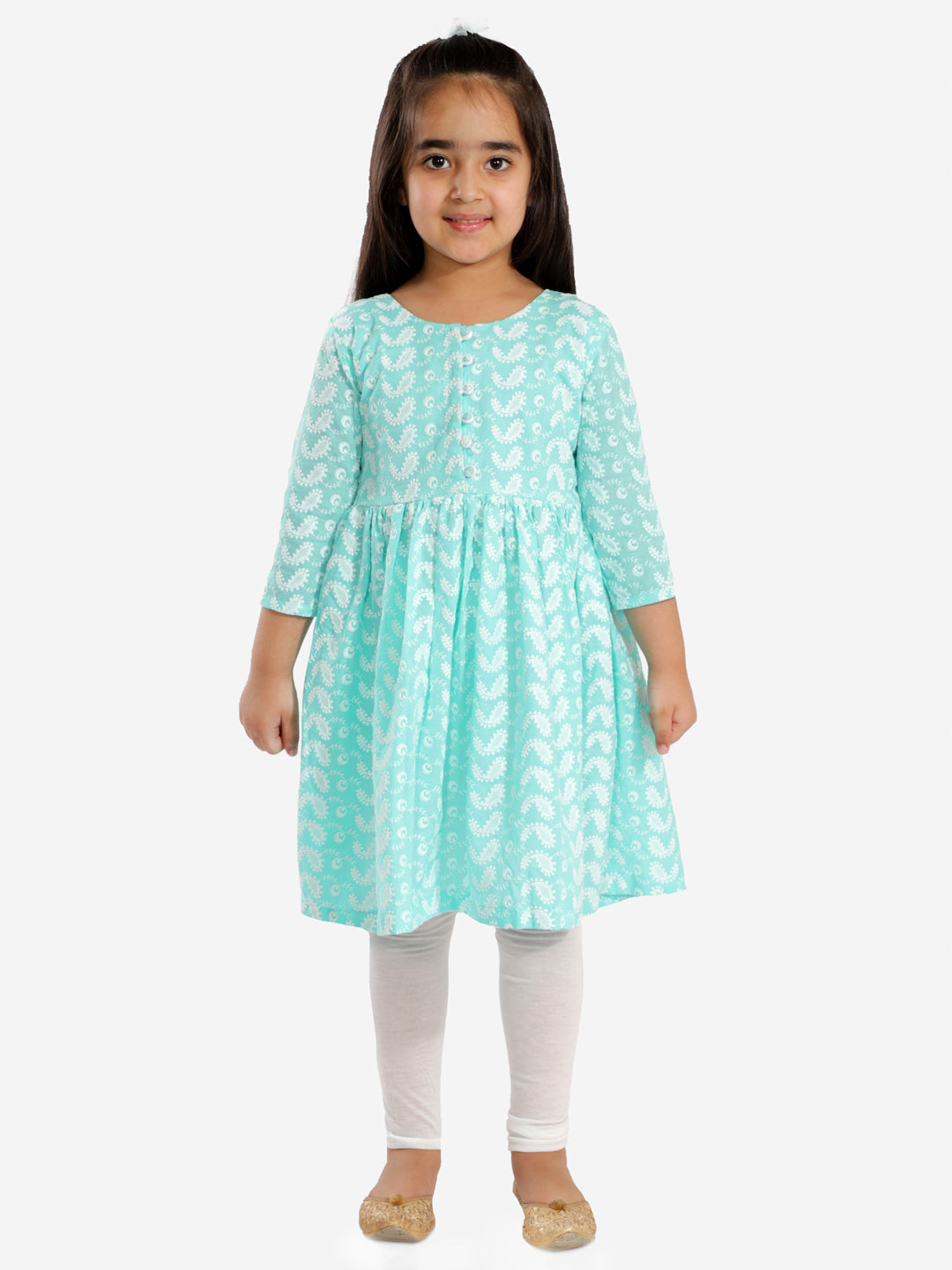 VASTRAMAY Girl's Green Pure Cotton Chikankari Kurta With Leggings - qivii