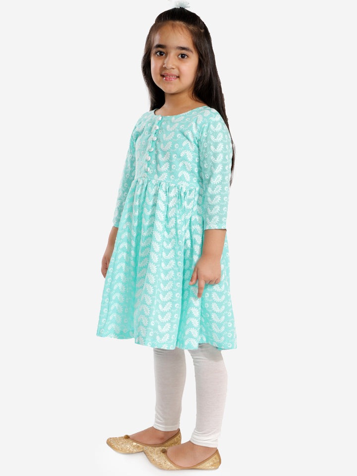 VASTRAMAY Girl's Green Pure Cotton Chikankari Kurta With Leggings - qivii