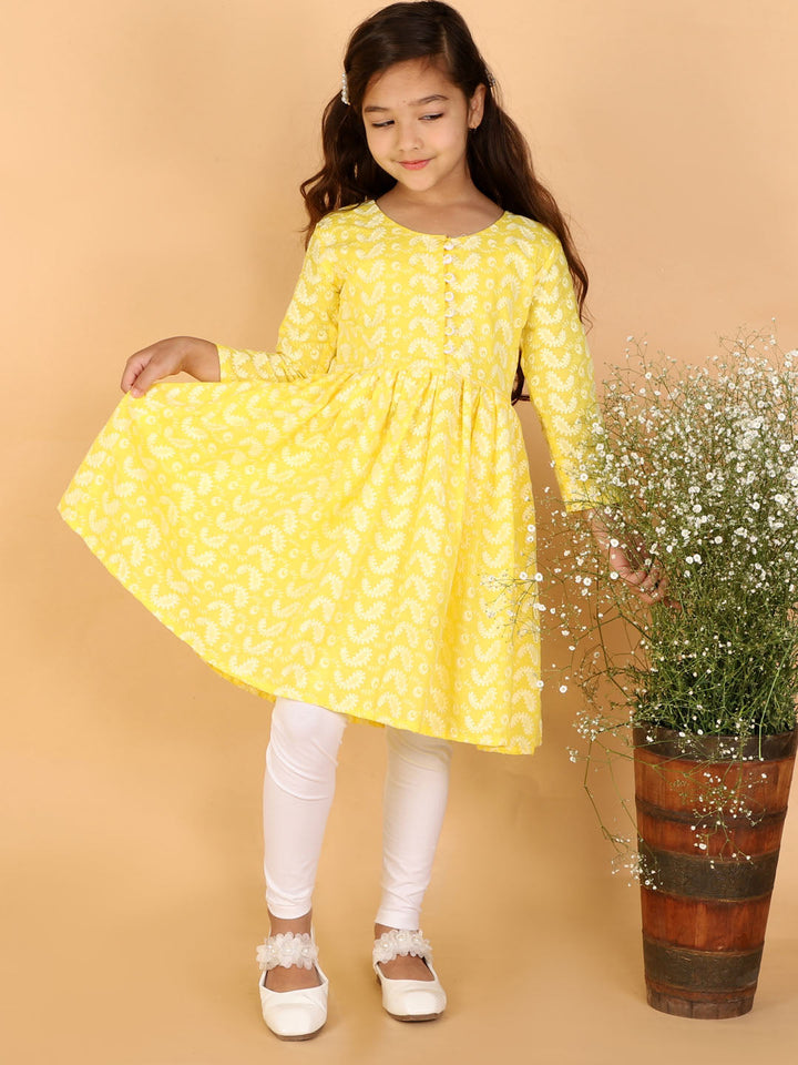 VASTRAMAY Girls Yellow Pure Cotton Chikankari Kurta With Leggings - qivii