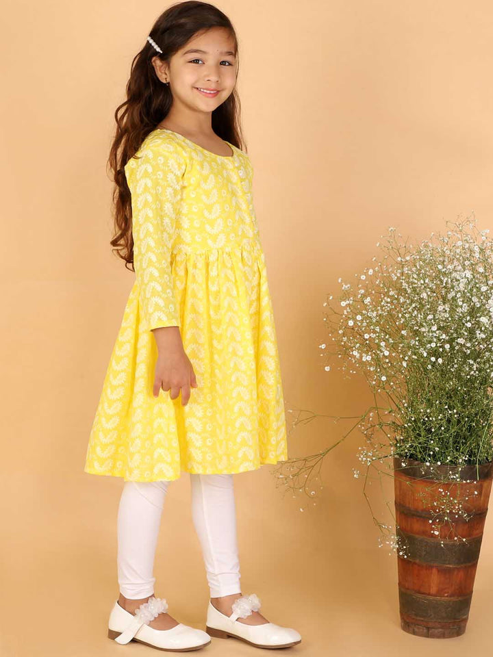 VASTRAMAY Girls Yellow Pure Cotton Chikankari Kurta With Leggings - qivii