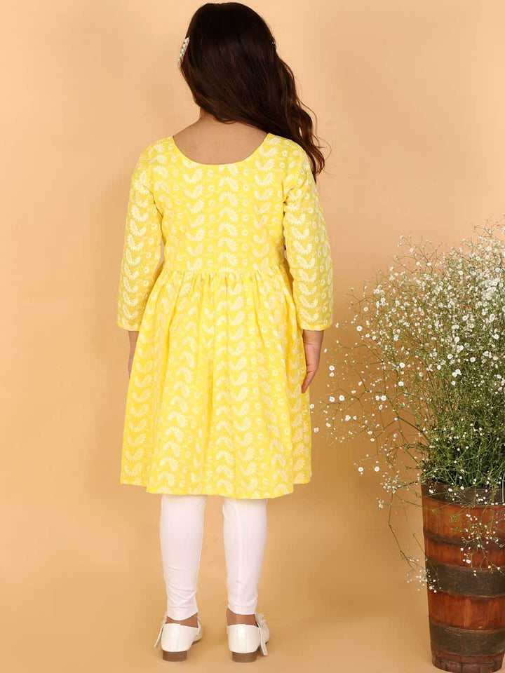VASTRAMAY Girls Yellow Pure Cotton Chikankari Kurta With Leggings - qivii