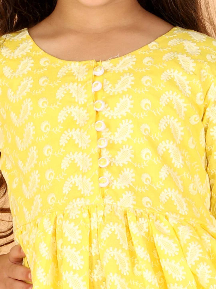 VASTRAMAY Girls Yellow Pure Cotton Chikankari Kurta With Leggings - qivii