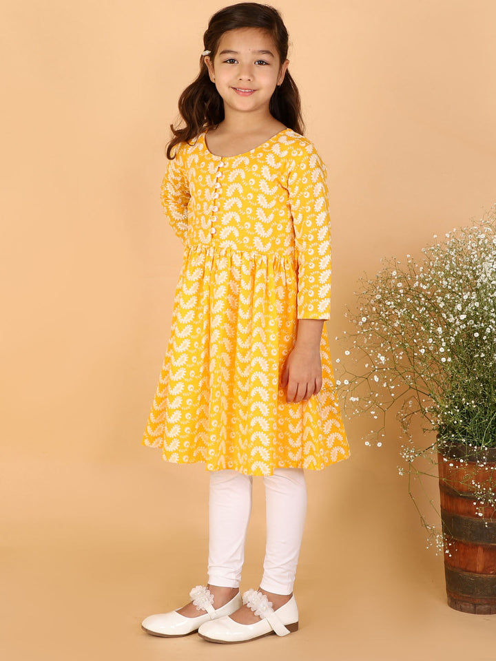 VASTRAMAY Girl's Orange Pure Cotton Chikankari Kurta With Leggings - qivii
