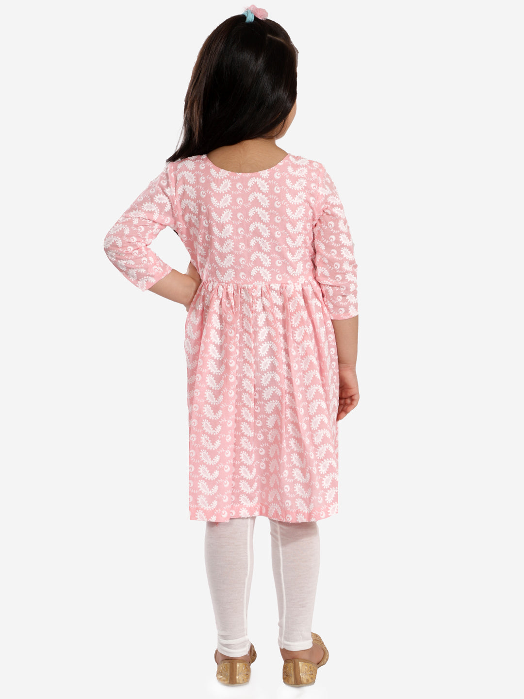 VASTRAMAY Girls' Pink Pure Cotton Chikankari Kurta With Leggings - qivii