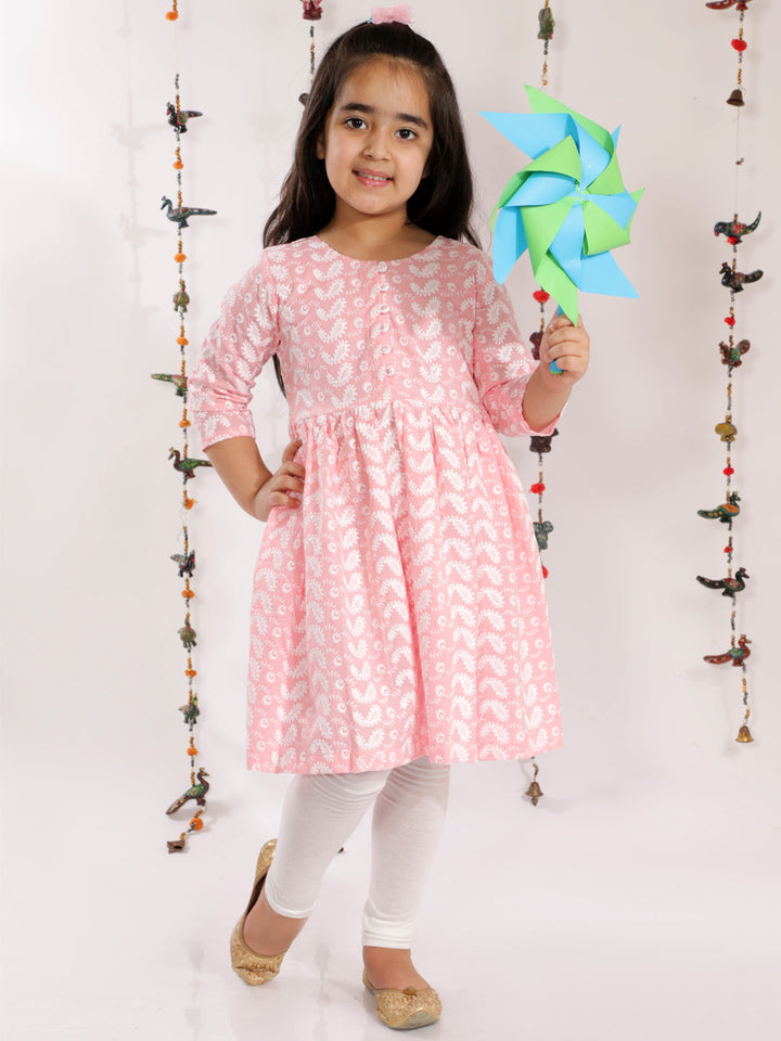 VASTRAMAY Girls' Pink Pure Cotton Chikankari Kurta With Leggings - qivii
