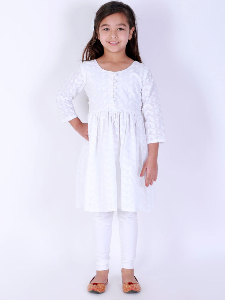 VASTRAMAY Girl's White Pure Cotton Chikankari Kurta With Leggings - qivii
