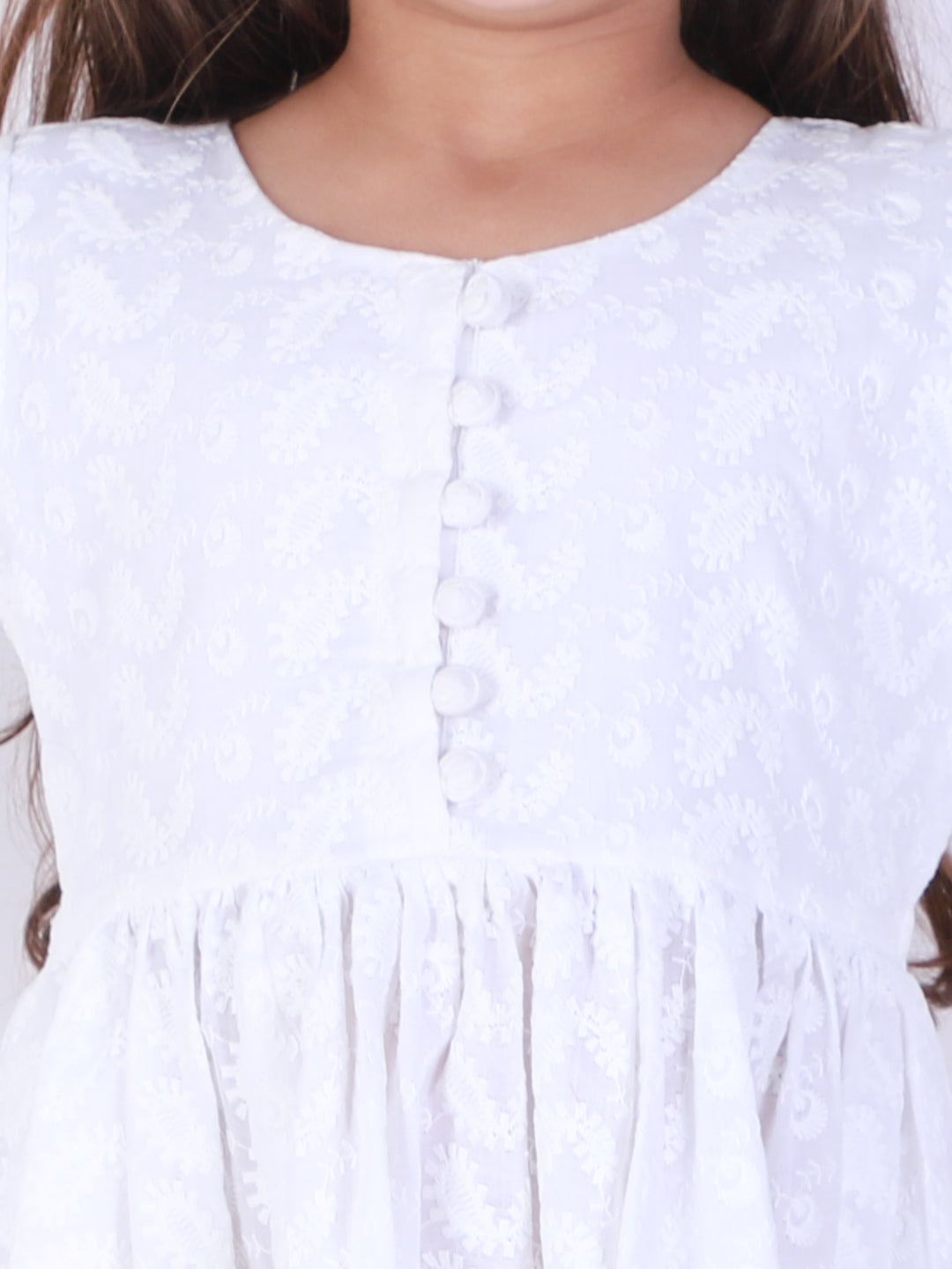 VASTRAMAY Girl's White Pure Cotton Chikankari Kurta With Leggings - qivii