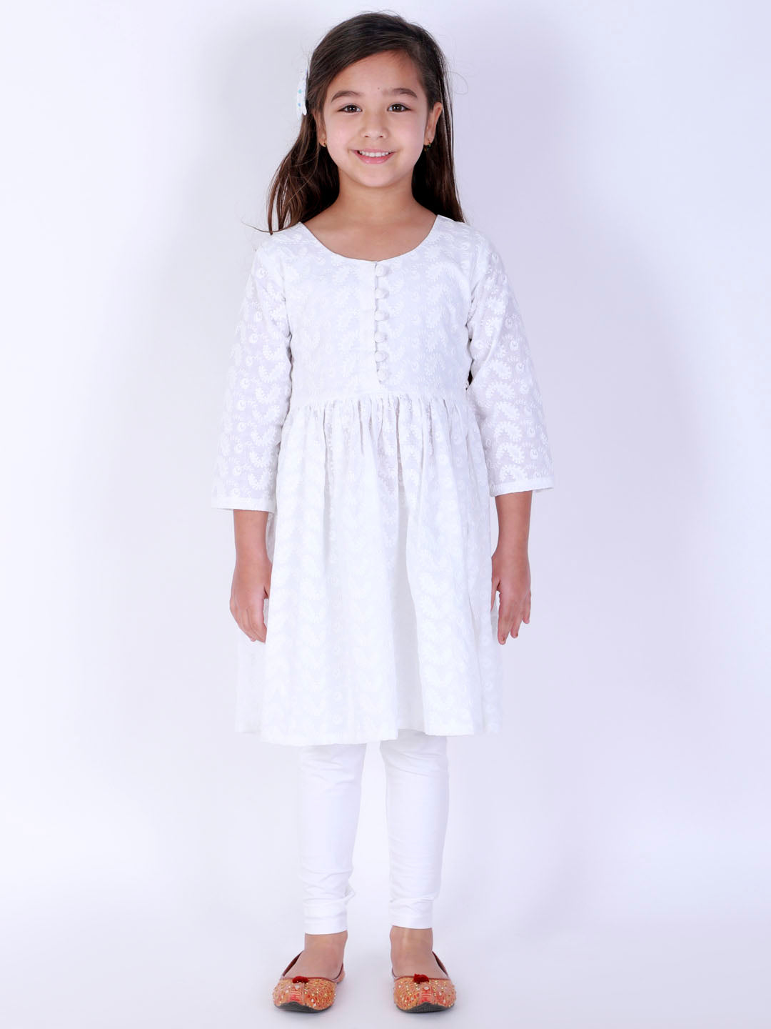 VASTRAMAY Girl's White Pure Cotton Chikankari Kurta With Leggings - qivii