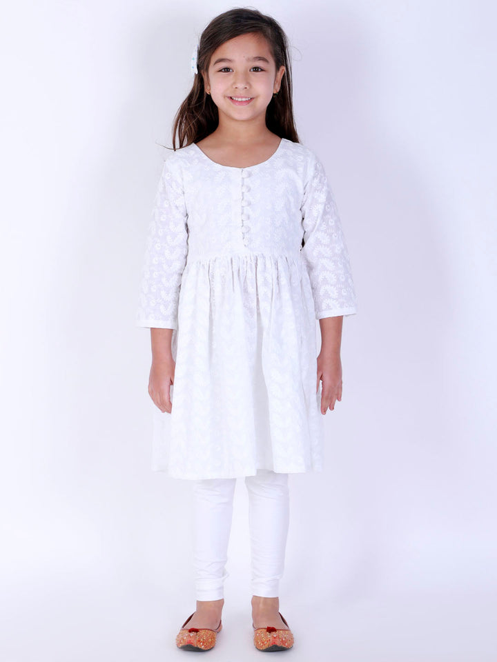VASTRAMAY Girl's White Pure Cotton Chikankari Kurta With Leggings - qivii