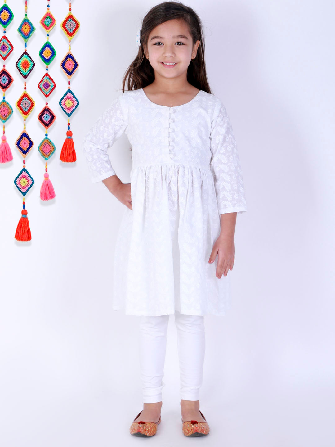 VASTRAMAY Girl's White Pure Cotton Chikankari Kurta With Leggings - qivii