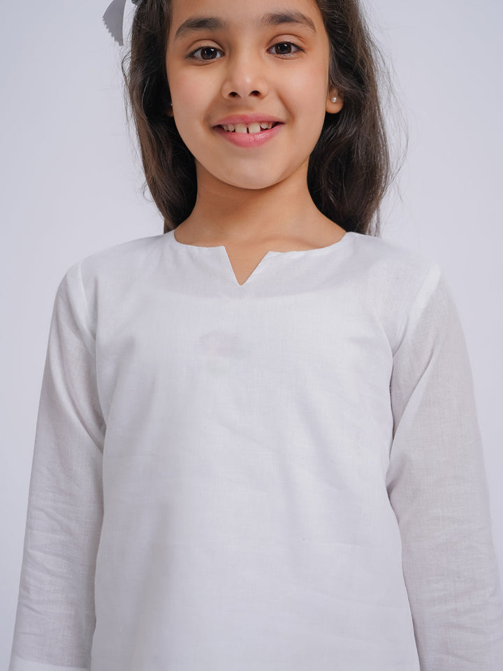 VASTRAMAY Girls' White Kurta, Leggings and Dupatta - qivii
