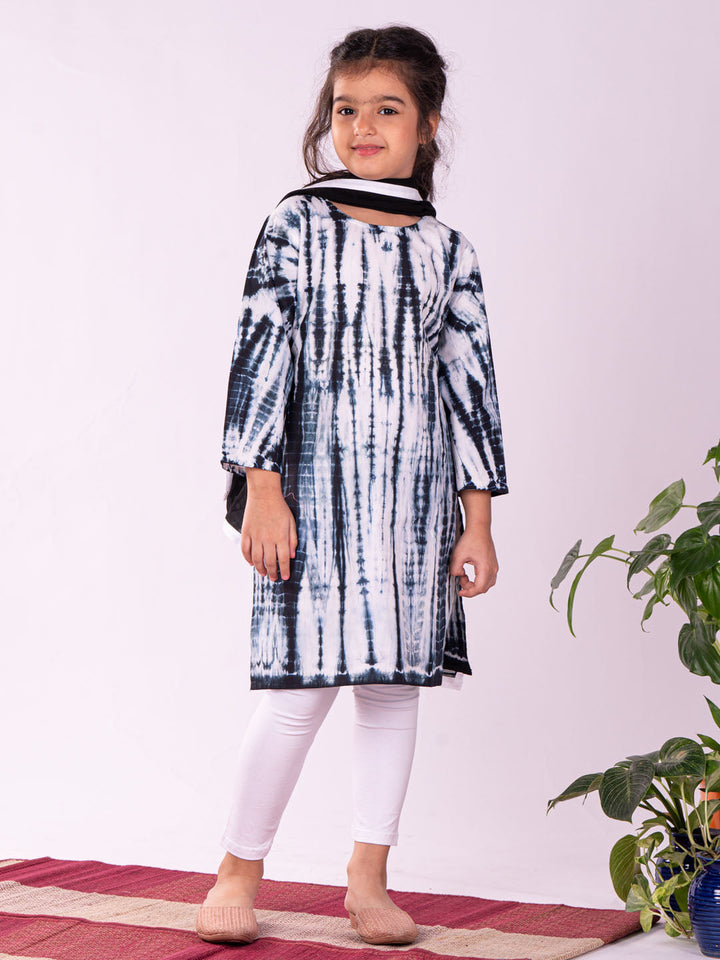 VASTRAMAY Girls Black & White Pure Cotton Tie-Dye Kurta Leggings & Dupatta Set - qivii