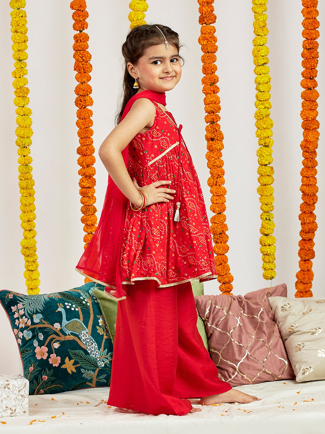 VASTRAMAY Girls' Red Kurta Palazzo Set - qivii