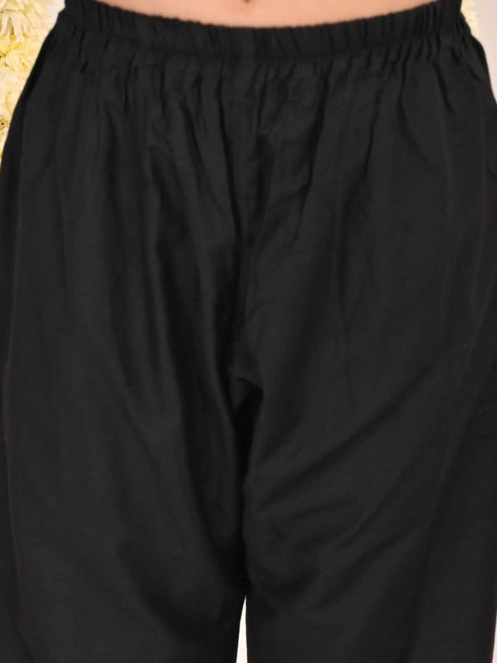 VASTRAMAY Girls' Black Embellished Kurta Pyjama Set - qivii