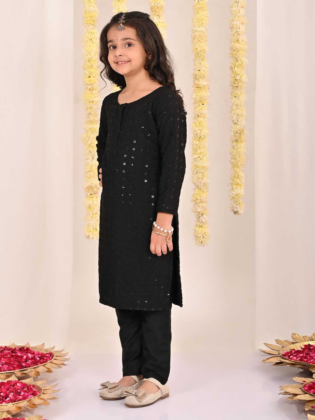 VASTRAMAY Girls' Black Embellished Kurta Pyjama Set - qivii