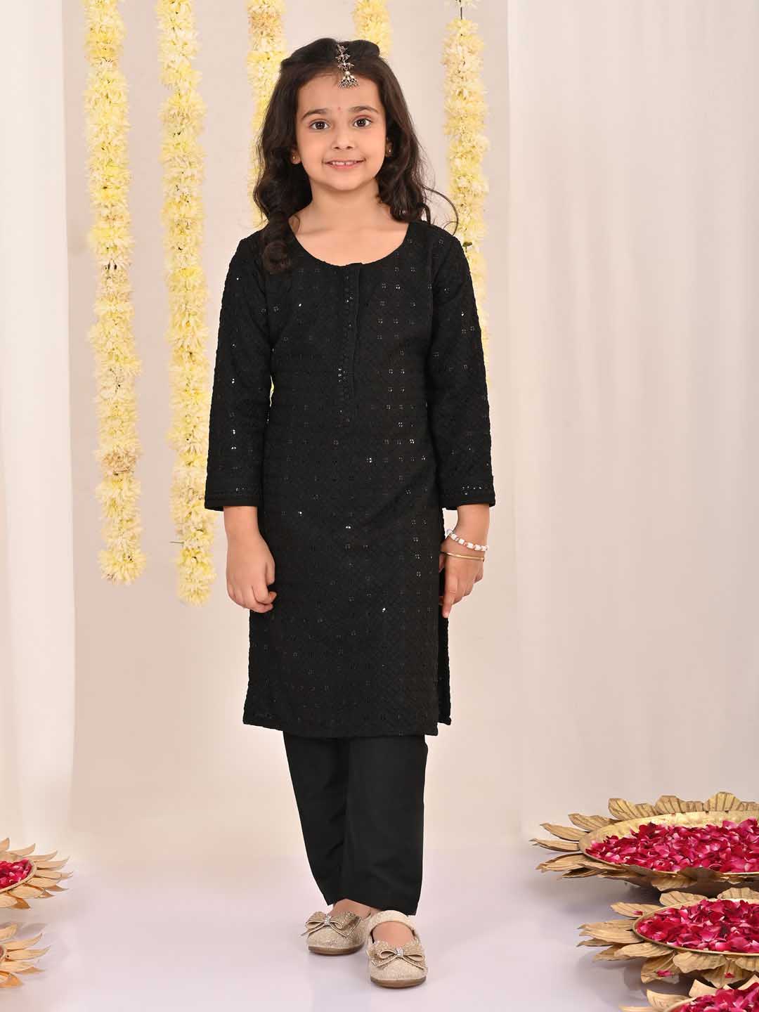 VASTRAMAY Girls' Black Embellished Kurta Pyjama Set - qivii