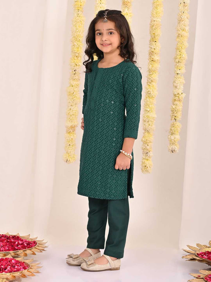 VASTRAMAY Girls' Green Embellished Kurta Pyjama Set - qivii