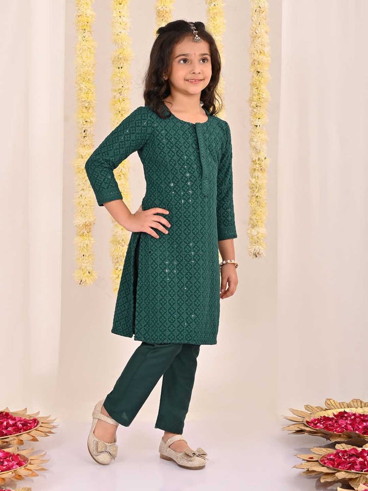 VASTRAMAY Girls' Green Embellished Kurta Pyjama Set - qivii