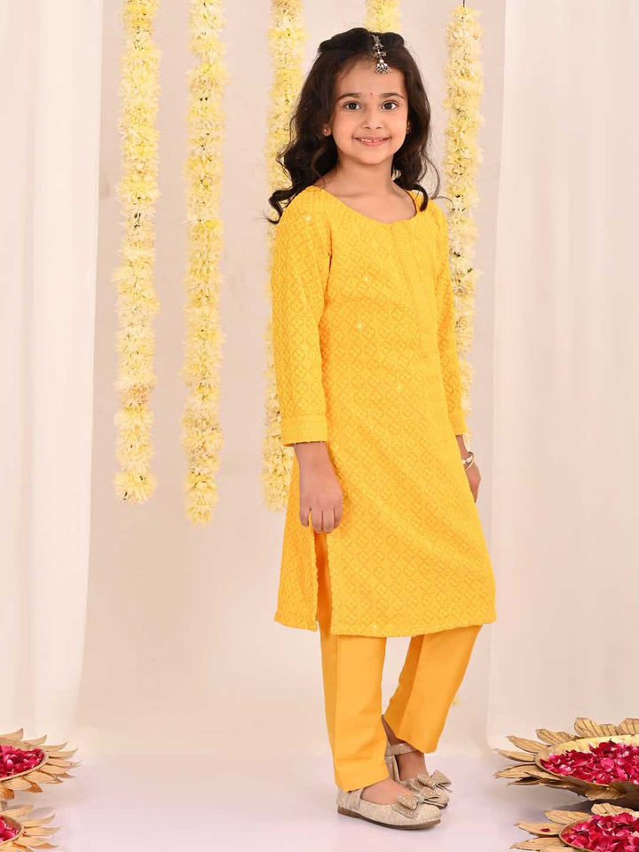 VASTRAMAY Girls' Yellow Embellished Kurta Pyjama Set - qivii
