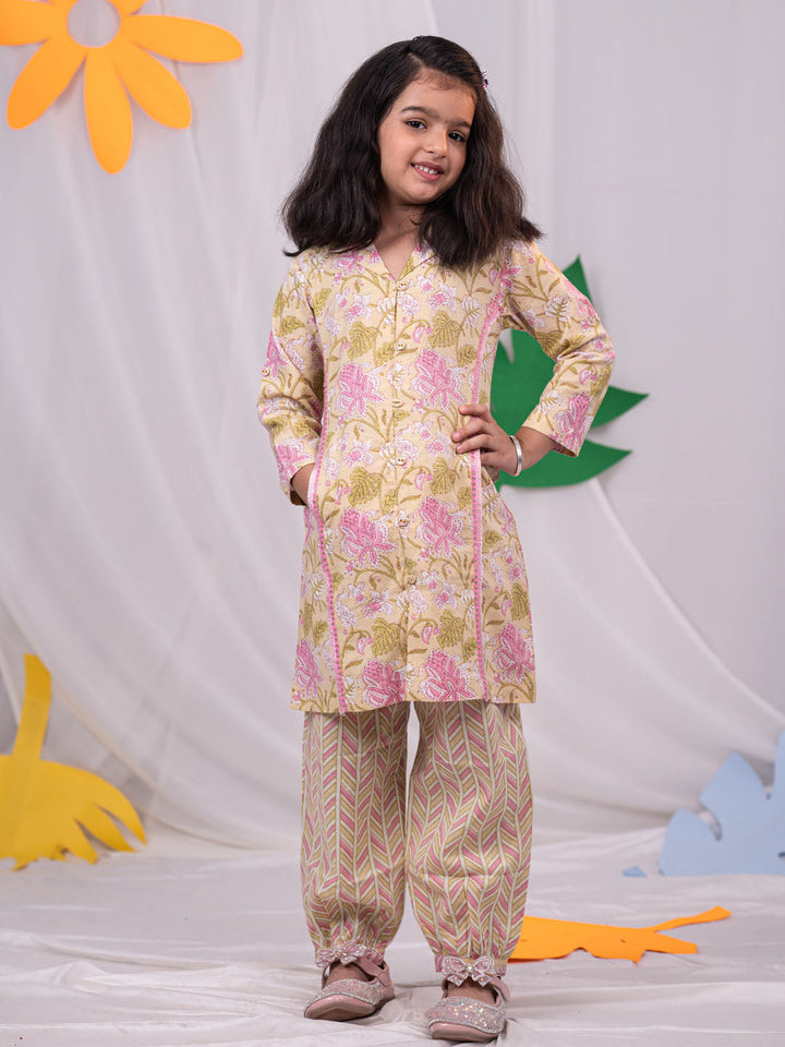 VASTRAMAY Girls' Yellow Printed Kurta Patiala Set - qivii