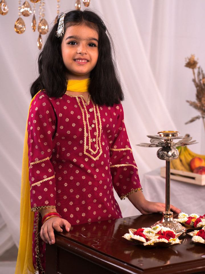 VASTRAMAY Girls Pink Kurta Salwar and Dupatta Set - qivii