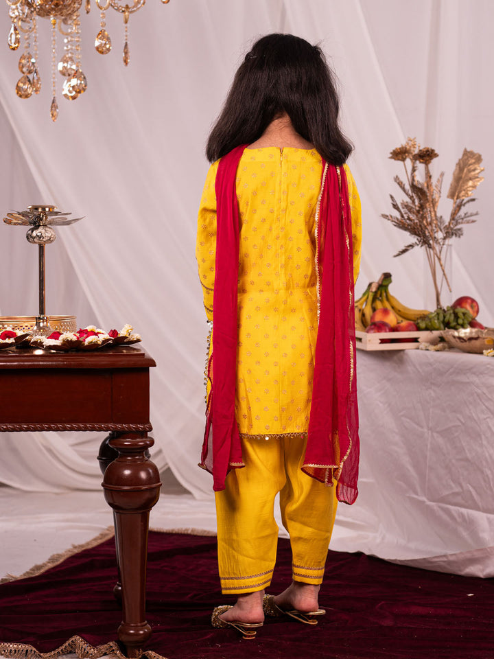 VASTRAMAY Girls Yellow Kurta Salwar and Dupatta Set - qivii