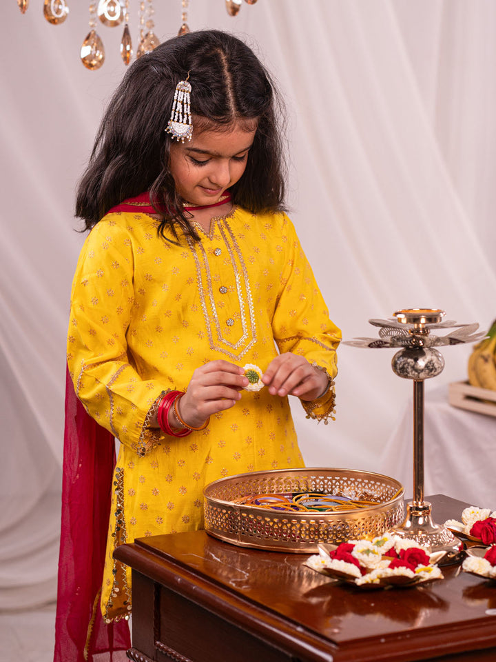 VASTRAMAY Girls Yellow Kurta Salwar and Dupatta Set - qivii