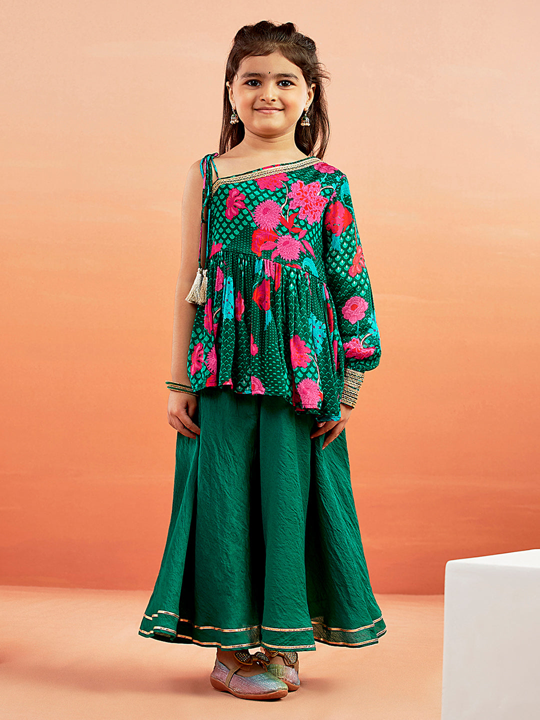 VASTRAMAY Girls' Green Kurta Palazzo Set - qivii